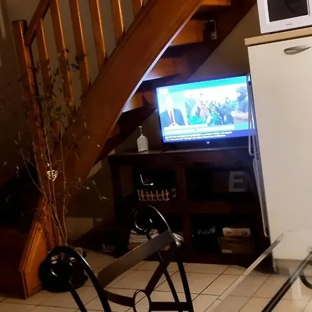 Les Pieds Dans L'eau Nyaraló