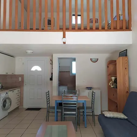 Les Pieds Dans L'eau Дом отдыха Борго