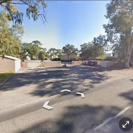 Les Pieds Dans L'eau