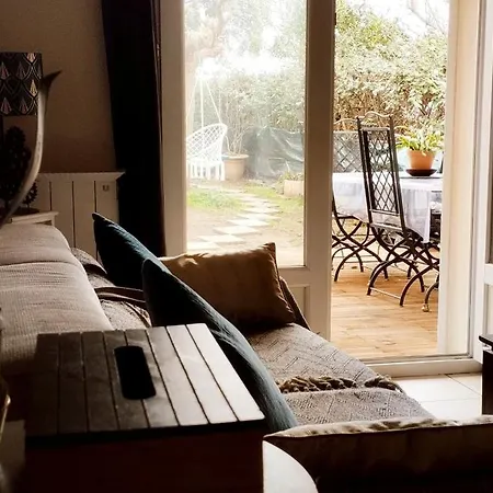 Les Pieds Dans L'eau